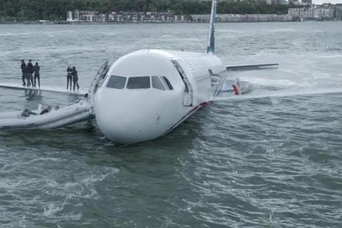 爱的迫降,一场生死时速的飞机救援。+