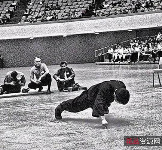 以武论道!【李小龙的功夫心法(套装共5册)】凝集一代功夫之王毕生武学精要!翻开本书,遇见不一样的李小龙!