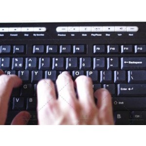 【工作摸鱼神器】在工作时刷朋友圈，抖音，看小说，玩游戏没问题！不用手机，直接电脑C作，支持键盘快速打字聊天，还支持一键熄屏。