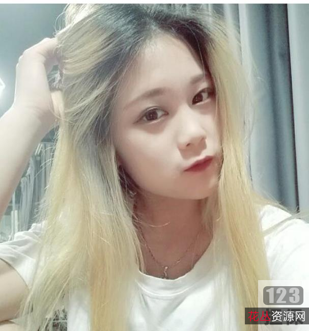 美足女神希妹：大长腿超短裙私拍剧情写真作品