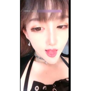 半塘女主播噜噜黎里的矜持钞能力，颜值网红脸蛋完美身材，四部2.47G作品