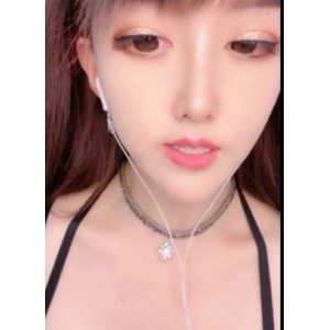 半塘女主播噜噜黎里的矜持钞能力，颜值网红脸蛋完美身材，四部2.47G作品