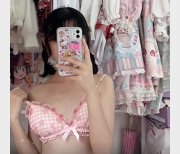 元气少女麦麦脆汁鸡：活力满满，飞机场可爱，玩具紫薇与她一起跳舞