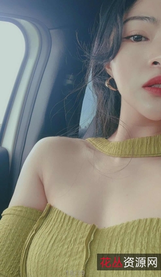 某单位健身尤物金主:网红{{网红名字}}精致五官精选身材秀出视频