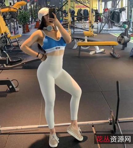 火辣网红尤物!{{网红名字}}带你走进健身世界,释放你的梦想