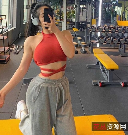 火辣网红尤物!{{网红名字}}带你走进健身世界,释放你的梦想