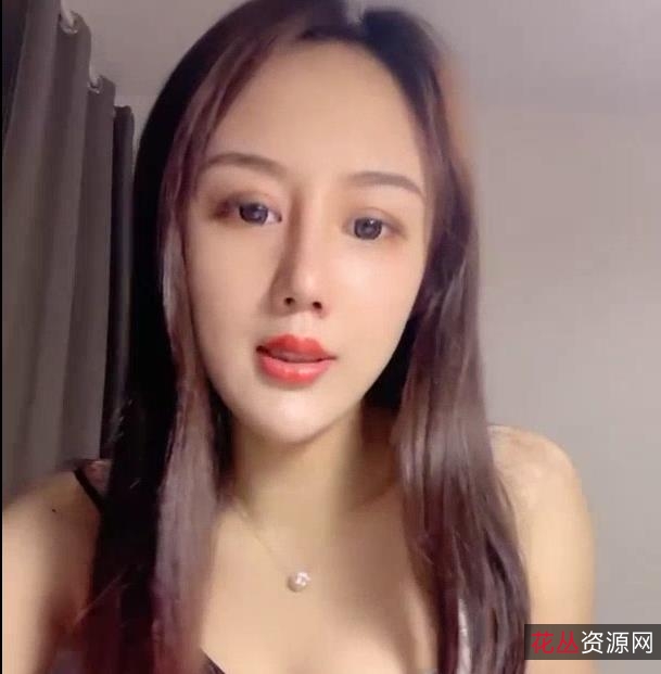网红女神于小雅：9分颜值+完美身材+智慧礼物