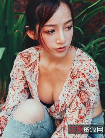 牛逼大师拍摄的视觉盛宴:精彩瞬间记录着网红{{杜撰一个姓名}}的性感身材和魅力长相