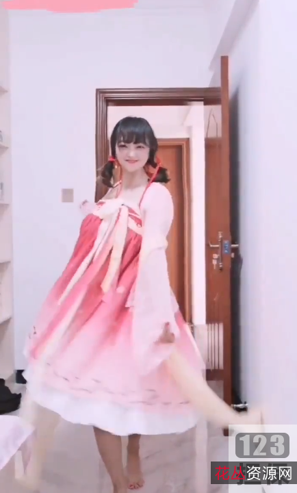 张花花的抖音热潮：西安文理学院模特、汉服古装、抖音变身舞等精彩瞬间