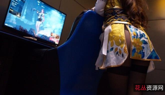 虎牙小余:二次元美少女的诱惑与魅力