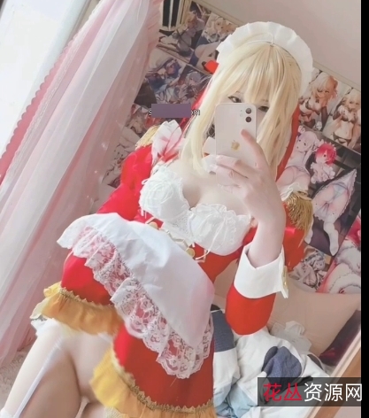 罗莉最新稀缺有尺度作品合集:超人气粉嫩COSER的性感自拍、精选COS秀及活动演出