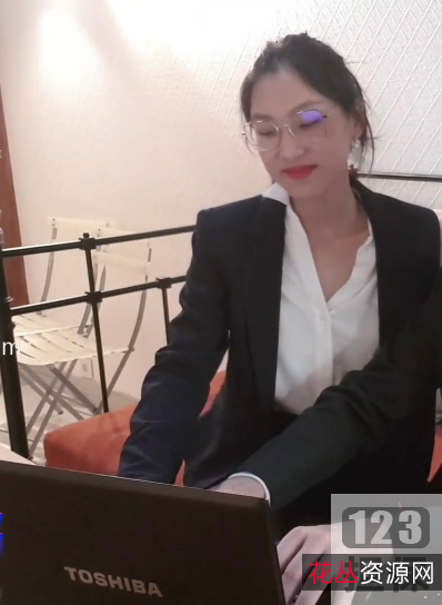 2048社团爆料网红留学生刘玥新作品：女王本色反击！