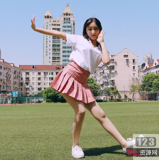 90后美少女精彩演绎:中学生第三套广播体C示范视频