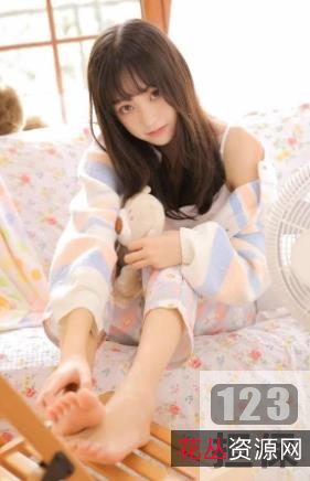 白皙妹子：一线妹子紧致身材，精彩自拍视频3.45G