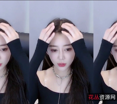 视频虎牙女主播小姐姐奇领小狮子精彩直播:高难度动作、一字马、颜值高身材好腿长韧性超管