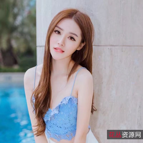 李夏娜精彩直播:成熟型少女的性感蕾丝黑丝秀,满足粉丝各种动作要求!