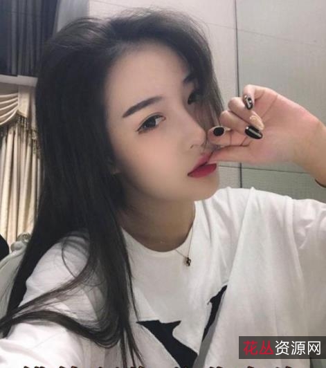 杜雨含：魅力无穷的18岁网红，身穿黑丝JKOL娘拥抱仙境之美！