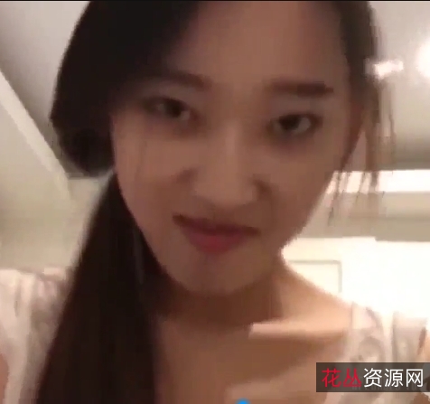 情侣自拍韩国妹子的美丽对白，走后门记录美好时光