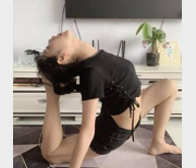 精选反差露脸舞蹈系小美女自拍：一少、一字马、血滚滚服装玩具4.4G