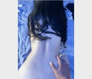 玩物诱惑：校园美女脱光表演，shenhou、meng、cao、扶pp入运动