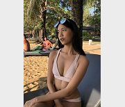 甜美妹子蜜月纪念自拍视频：可爱大大眼睛迷人天使魔鬼身材、大胆前卫17V2.87G