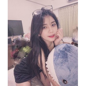 美女主持人被指教成小小狗的自拍合集