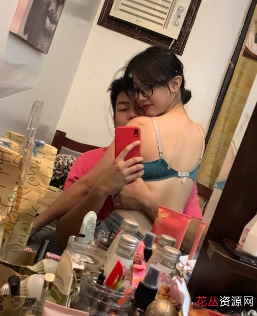 超精选女主播『Julz』与男友私拍展示漂亮馒头女神友各种啪C