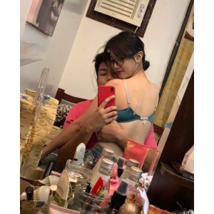 超精选女主播『Julz』与男友私拍展示漂亮馒头女神友各种啪C