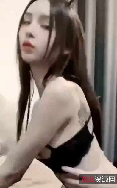 Newtyonlyfans：超甜女孩与胡子大叔