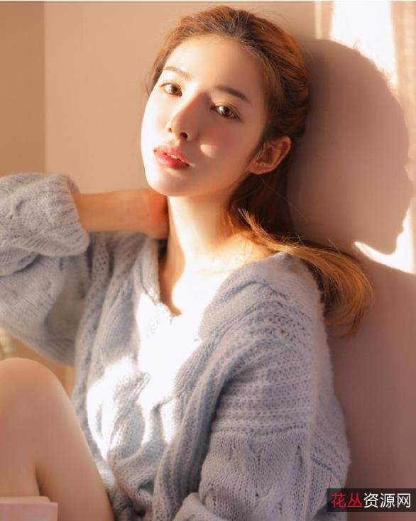 露西宝贝:高颜值御姐cos黑暗系女英雄,性感动作欲罢不能