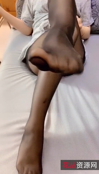 北北学姐:性感腿模,19部视频总计2.69G,袜子诱惑无限