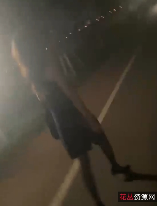 EDC大神新作:爆裂黑丝模特球球身材火爆,视频大小429MB