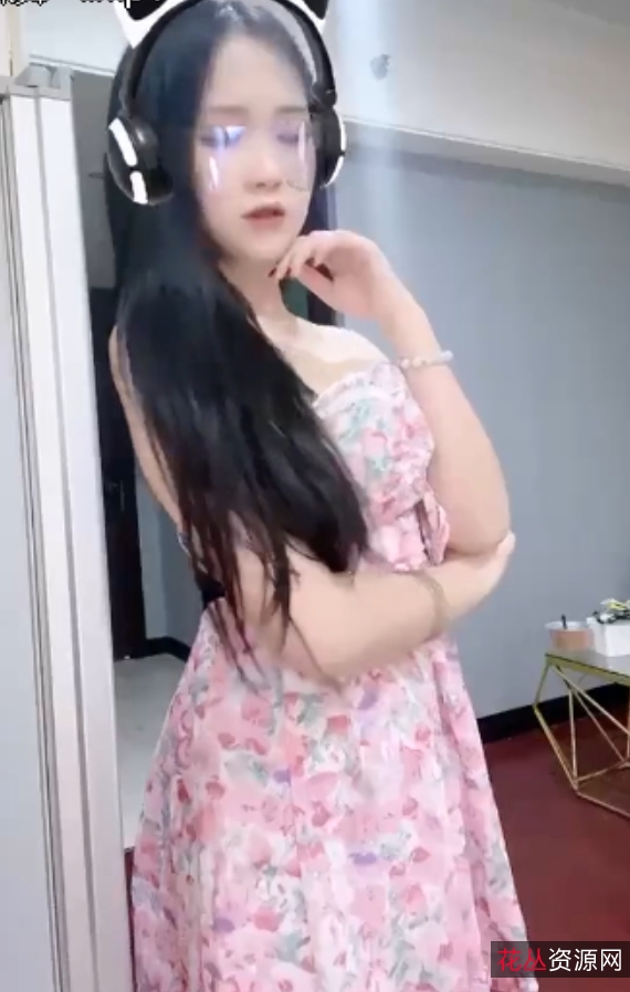 梅姨私拍视频集锦:抖馒头热舞,清纯小妹舞动风采12V+227M