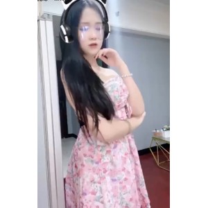 梅姨私拍视频集锦：抖馒头热舞，清纯小妹舞动风采12V+227M