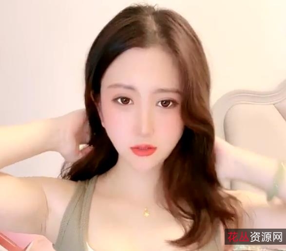 琪琪:快手网红女神,2V视频1.6G,自娱自乐玩具蛋蛋互动