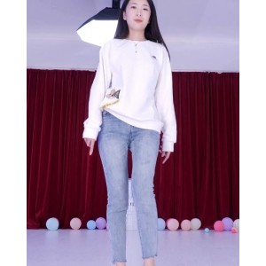 视频内容包含了阿珞的完美身材和活力美少妇形象，展示了她的有氧健身给，视频大小为3V，数量为578M，精选的顶级全祼视频，让人仿佛置身于健康的世界中。