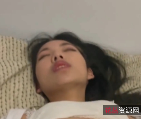 广西桂林师范大学黑丝学妹迷给事件曝光！1.45G视频曝光，身材一流无屏障后推车惊现