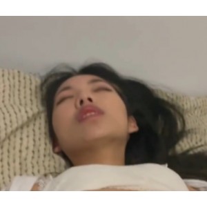 广西桂林师范大学黑丝学妹迷给事件曝光！1.45G视频曝光，身材一流无屏障后推车惊现