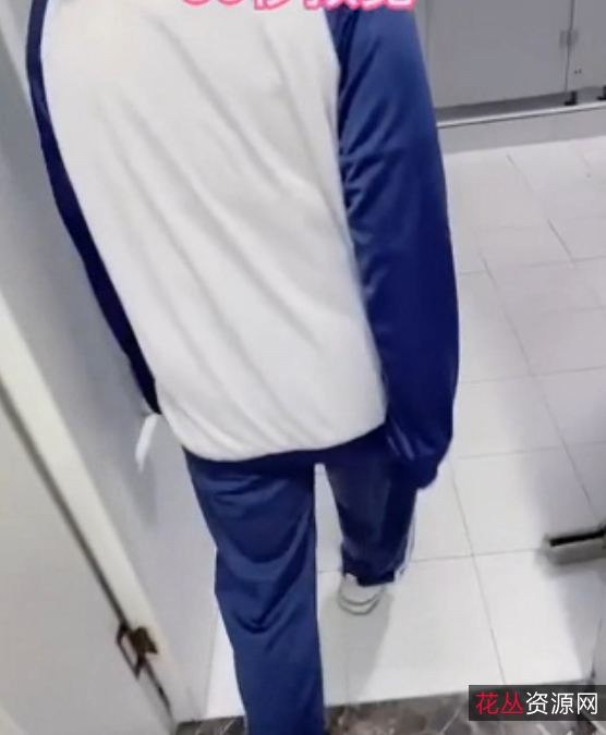 独家最新高清720P兄妹乱来视频：海角乱来的晓彤表妹进入学校厕所逛街，引人深思1v+30p+500m