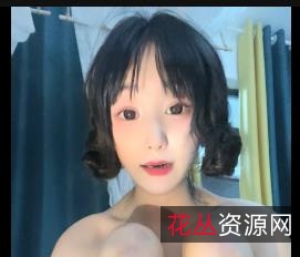 网红妹妹乔宝户外车上吃棒棒糖，美颜滤镜大眼粉丝活塞机组装技术视频1:50分