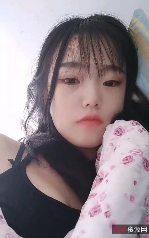 频加载更快，永久链接也方便了粉丝们随时回味。即使有失效的链接，擦边球也会及时补上，让观众们不错过任何精彩内容。赶快关注这位独具魅力的主播，一起探寻抖音世界的奇妙之处吧！