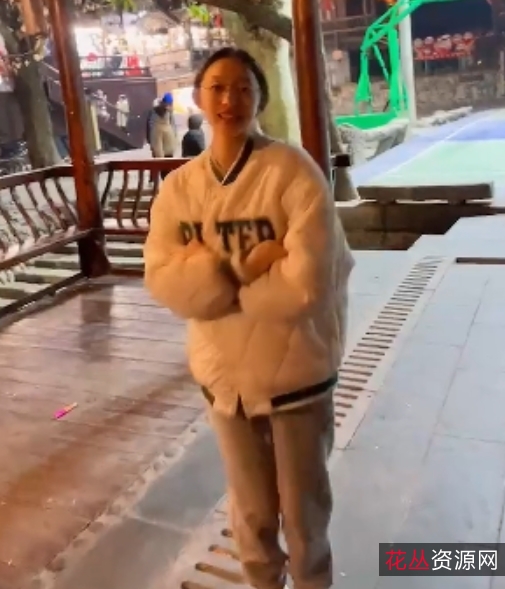 .2万次，成为了新小狗们的心头好。如果你也想一窥梦杰的反差婊狗子系列，赶紧收藏起来吧！