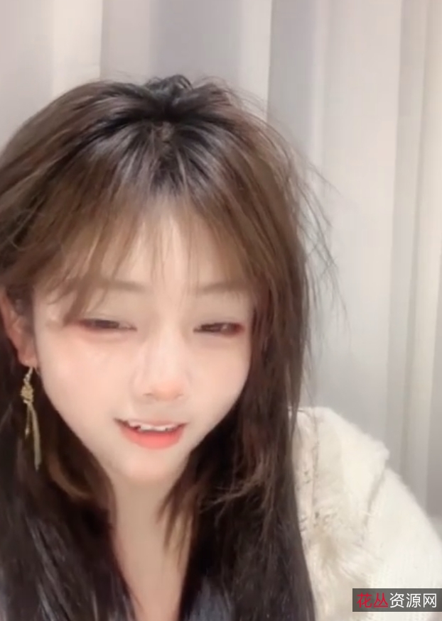 校花小越与土豪约会视频曝光！珍贵戒指惊艳65v23.8g，收藏量飙升至19！