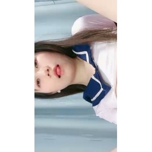 ，这个视频合集《咬一口软糖16v10g合集》不仅是软糖爱好者的必收藏，也是一部展现独特热情的文化传媒作品。