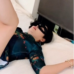 白皙旗袍熟女妻子：1个大物件视频