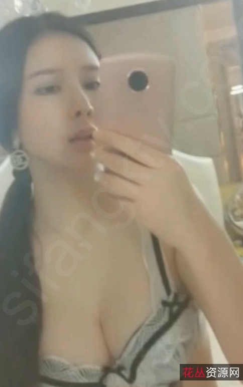 转载百度盘私拍花絮李丽莎最新合集11V1.03G，生活自拍