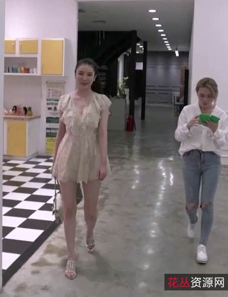 转载百度盘私拍花絮李丽莎最新合集11V1.03G，生活自拍