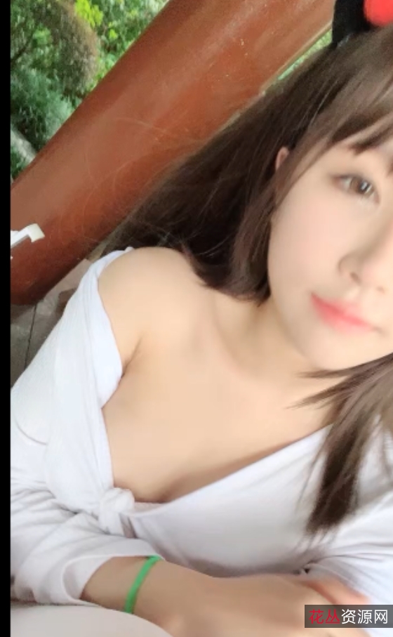 京鱼儿推特劲爆热舞352V147G美腿